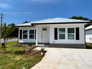 105 Penny Ln, Valparaiso, FL 32580
