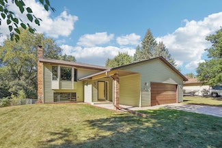 4707 Walden Dr, Saint Paul, MN 55122