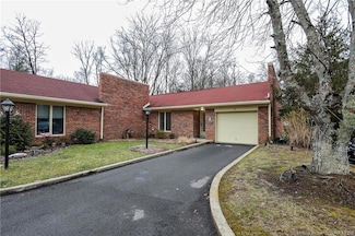 6 Bellewood Ct, New Albany, IN 47150