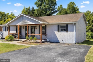 292 Miller Dr, Strasburg, VA 22657