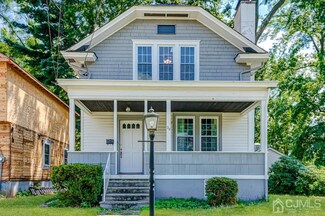 28 Linden St, Fords, NJ 08863