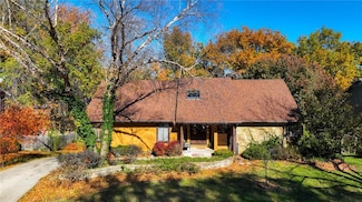 2901 Trenchard Dr, Independence, MO 64057