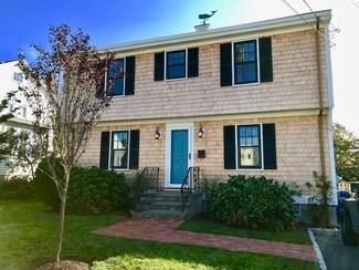 14 Eustis Ave, Newport, RI 02840