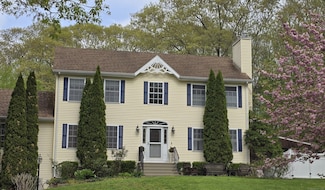 24 Tanglewood Dr, Preston, CT 06365