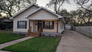 206 S Washington St, West, TX 76691