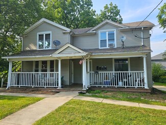 627 E Calhoun St, Woodstock, IL 60098