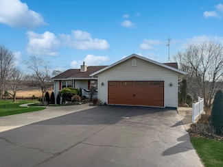 1323 W Brush Creek Rd, Freeport, IL 61032