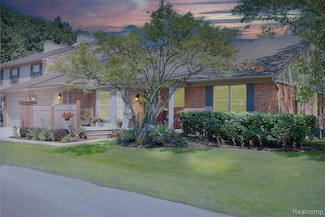 7108 Green Farm Rd, West Bloomfield, MI 48322