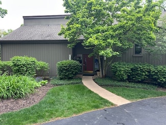 640 Old Barn Rd Unit D, Lake Barrington, IL 60010