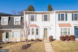 9832 Oakdale Woods Ct, Vienna, VA 22181