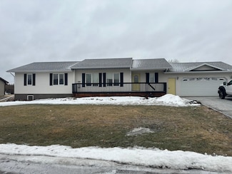 306 7th St SW, Roseau, MN 56751