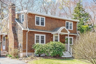 8 Knight Rd, Manchester, MA 01944