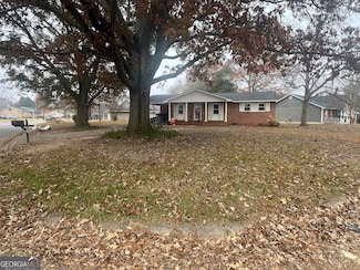 300 Meadowridge Dr, Warner Robins, GA 31093