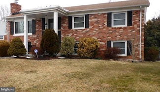 14821 Dillon Ave, Woodbridge, VA 22193