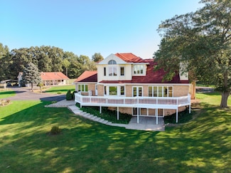 1380 Camp Rd, Buchanan, MI 49107