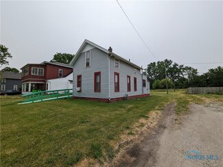 227 W Crocker St, Fostoria, OH 44830