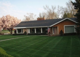 22 Greencroft Dr, Champaign, IL 61821