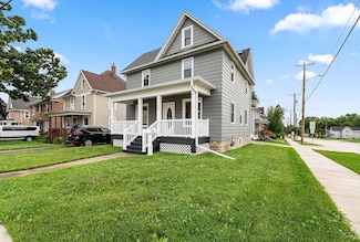 325 W Maple Ave, Beaver Dam, WI 53916