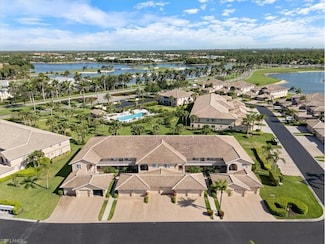 9060 Michael Cir Unit 402, Naples, FL 34113