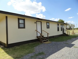 208 S Hill Rd, Apache, OK 73006