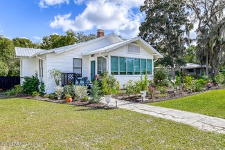711 S 15th St, Palatka, FL 32177