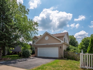 1040 Sanctuary Ln, Naperville, IL 60540