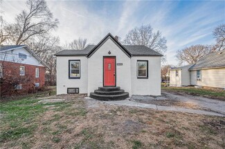 3832 12th St, Des Moines, IA 50313