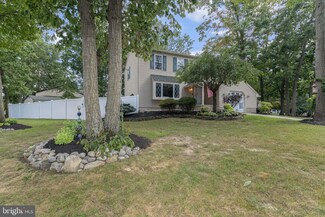 10 Kim Ln, Sicklerville, NJ 08081