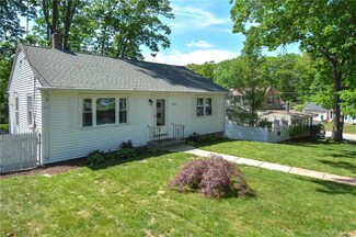 20 Lockwood Rd, Cumberland, RI 02864