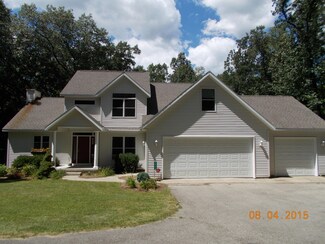 5800 Cavanaugh Woods Ln SE, Alto, MI 49302