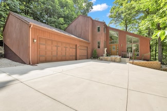 16645 Tanglewood Dr, Brookfield, WI 53005