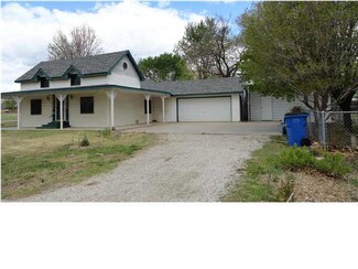 206 W Prospect St, Goessel, KS 67053