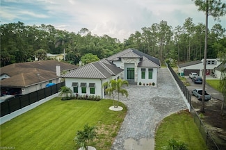 5847 English Oaks Ln, Naples, FL 34119