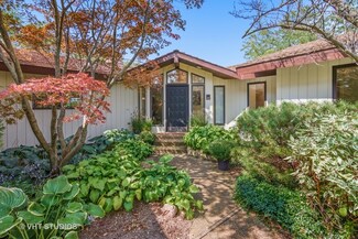 2 E Cove Dr, South Barrington, IL 60010