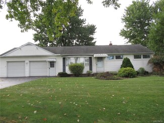 3254 Saunders Settlement Rd, Sanborn, NY 14132