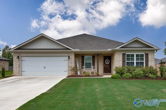 102 Lesson Cir, Owens Cross Roads, AL 35763