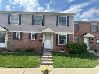 37263 Great Oaks Ct, Clinton Township, MI 48036
