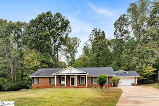 310 Slopingwood Ln, Spartanburg, SC 29301