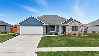 1603 Hickory Hollow, Auburn, IN 46706