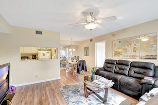 7166 Golf Colony Ct Unit 2030, Lake Worth, FL 33467