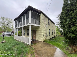 92 N Pearl St, Mechanicville, NY 12118