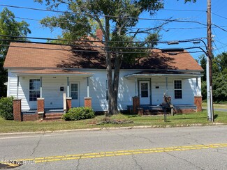 103 S Gill St, Laurinburg, NC 28352