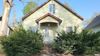 609 S Elm St, Centralia, IL 62801