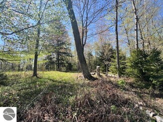 000 Flees Rd, Northport, MI 49670