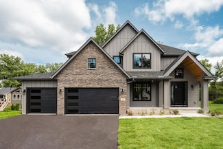 449 Bear Ct, Saint Paul, MN 55127