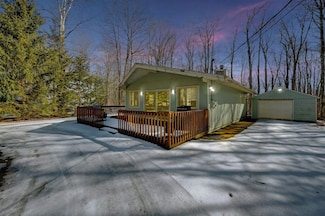 1516 Beech Spring Dr, Pocono Pines, PA 18350