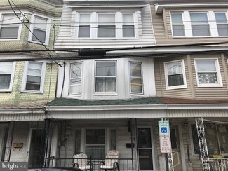 319 W Oak St, Shenandoah, PA 17976