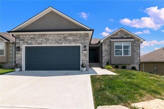 902 Ingleside Dr, Pleasant Hill, MO 64080