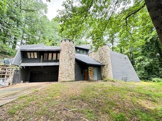 1809 Silver Ridge Ct, Stone Mountain, GA 30087