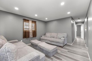 25669 Annapolis St, Dearborn Heights, MI 48125